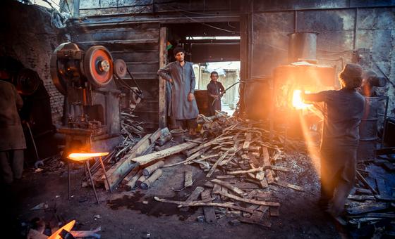 Afghanistan : le PNUD prévoit une contraction de l’économie si l’aide internationale diminue de 30%